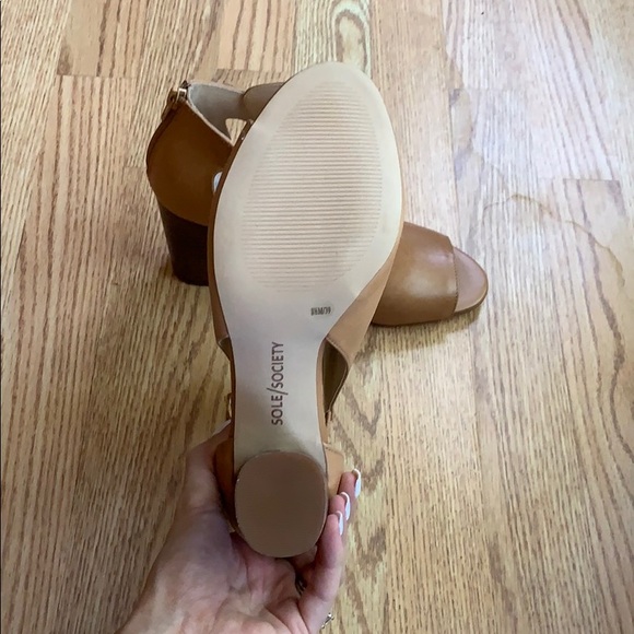 NEVER BEEN WORN Sole Society Cognac Booties - Picture 3 of 5